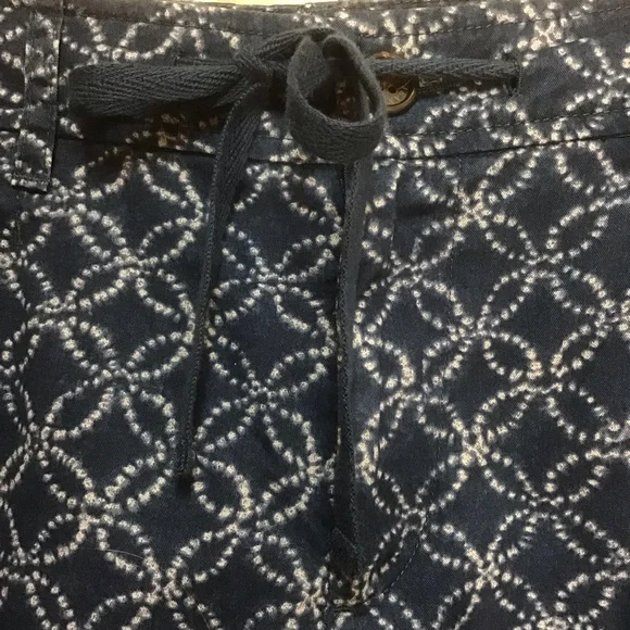 LRL Lauren Jeans Company Blue Circle Print Cotton Shorts, Size 10 - Picture 5 of 11
